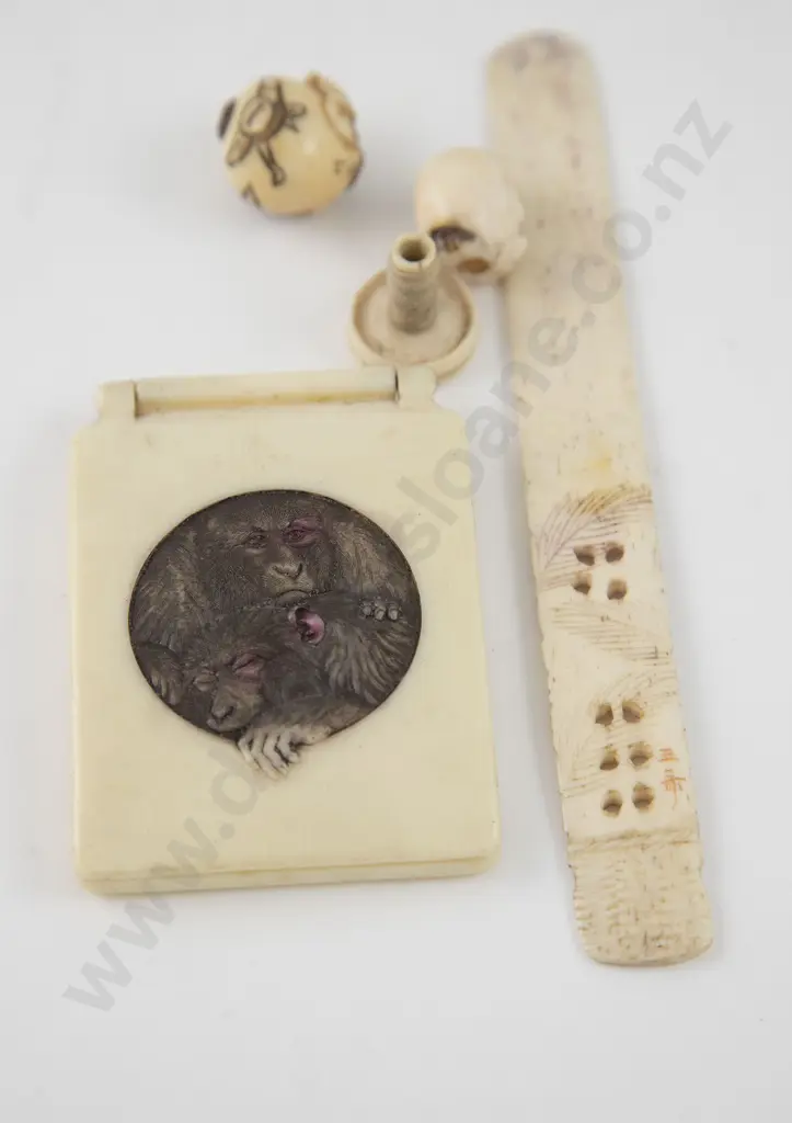 Small Japanese Ivory Lady's Purse Mirror Image 1++