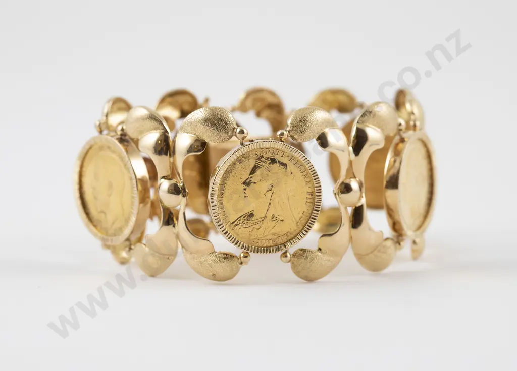 18ct Mounted Five Sovereign Bracelet Image 1++