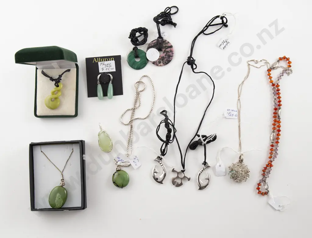 Assorted Silver Mounted and other Jewellery Image 1++