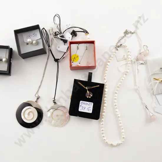 Various Pearl and other Jewellery