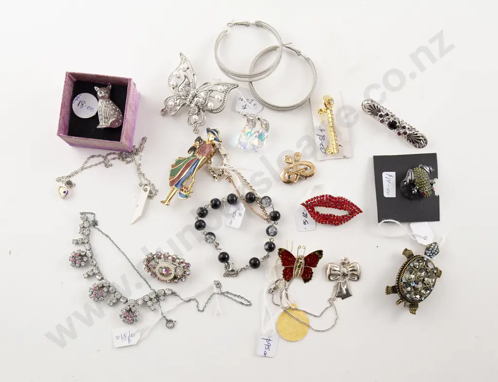 Collection of Various Modern Costume Jewellery Image 1++
