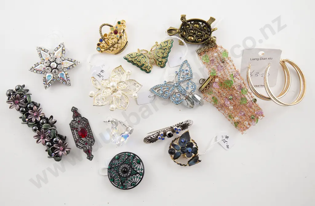 Collection of Various Modern Costume Jewellery Image 1++