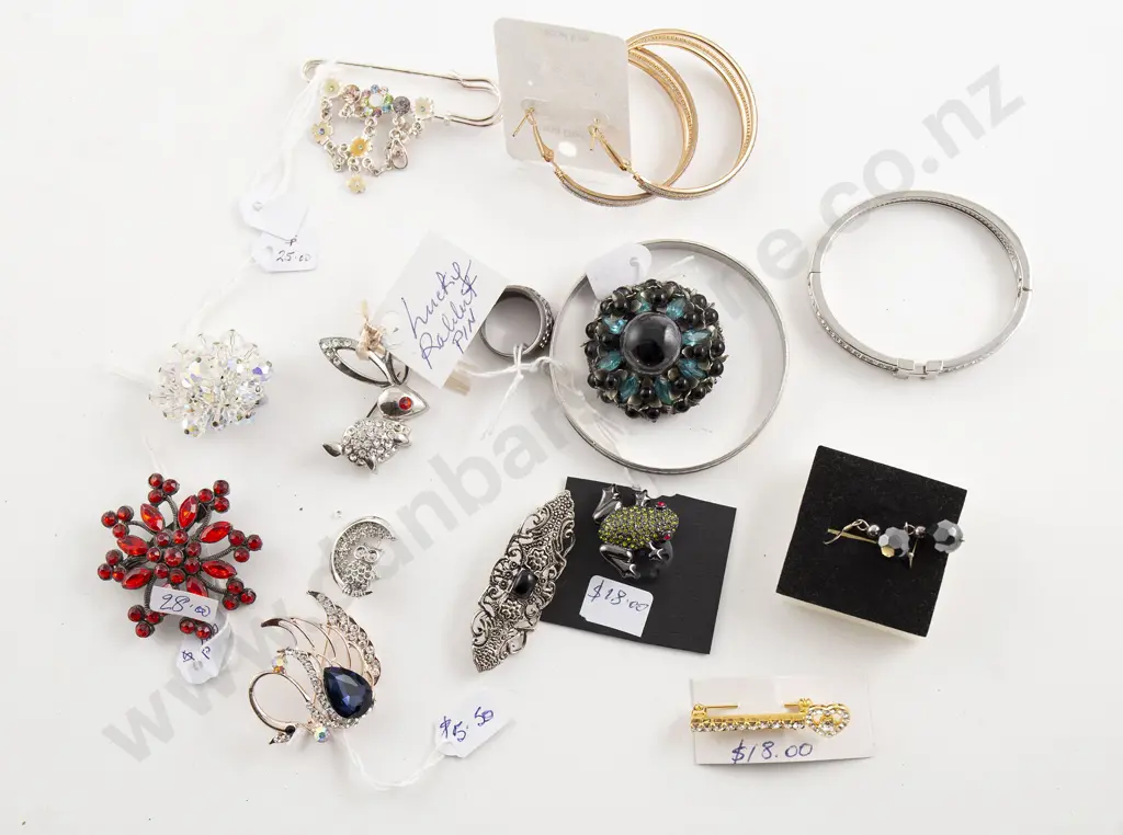 Collection of Various Modern Costume Jewellery Image 1++