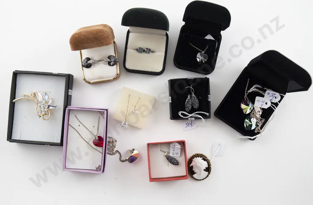 Collection of Various Modern Costume Jewellery Image 1++