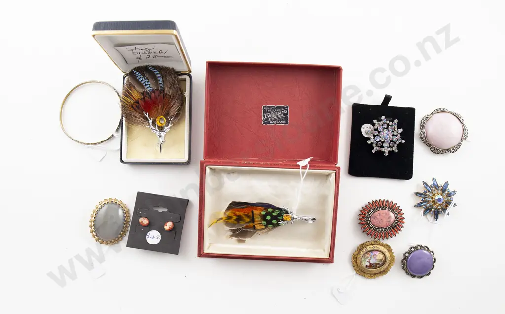 Collection of Various Vintage Jewellery Image 1++