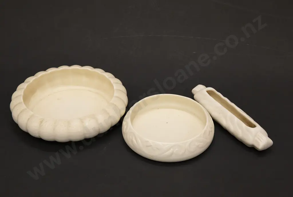 Three Crown Lynn Vases Image 1++
