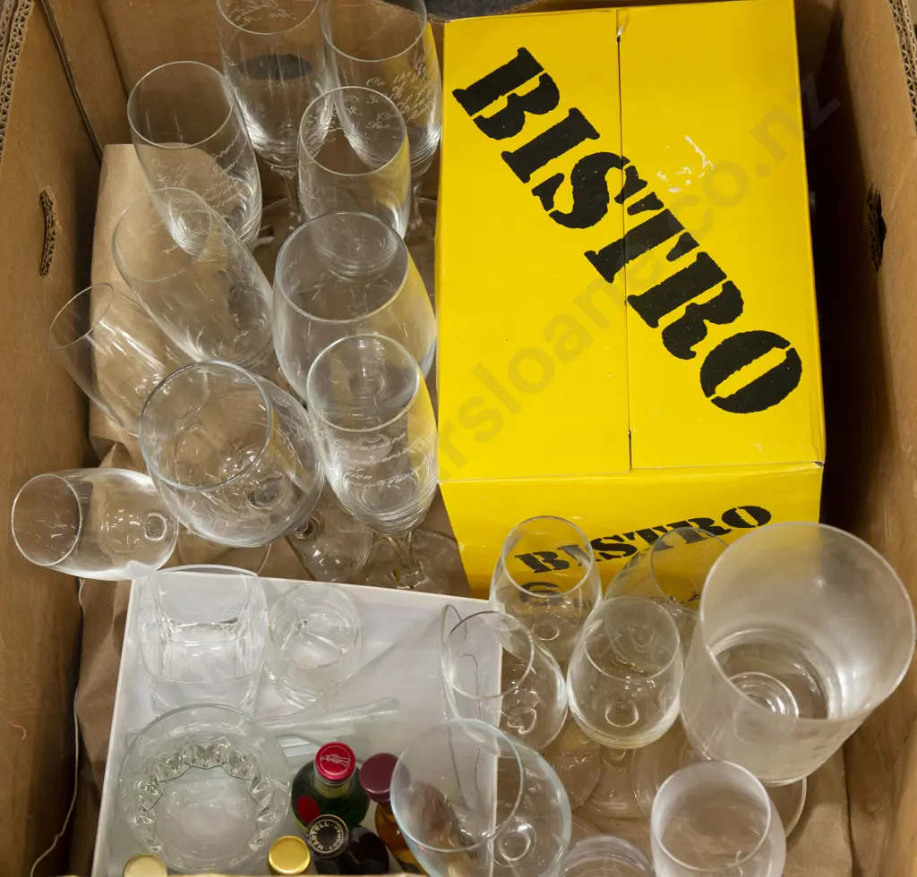 Box of Mixed Glassware Image 1++