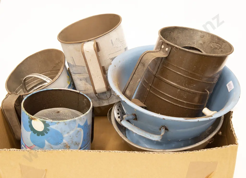 Small Box of Vintage Kitchenalia Image 1++
