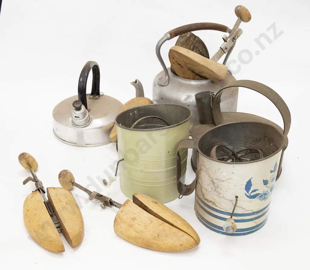 Box of Vintage Including Shoe Trees Image 1++