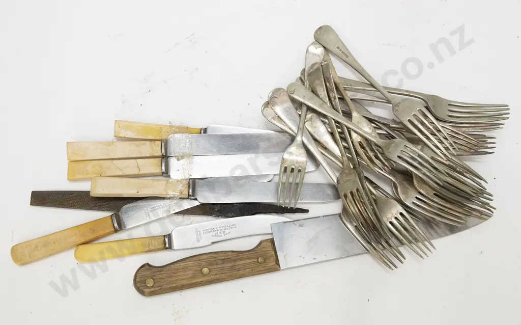 Box Quantity of Assorted Cutlery in Vintage Rice Bags Image 1++