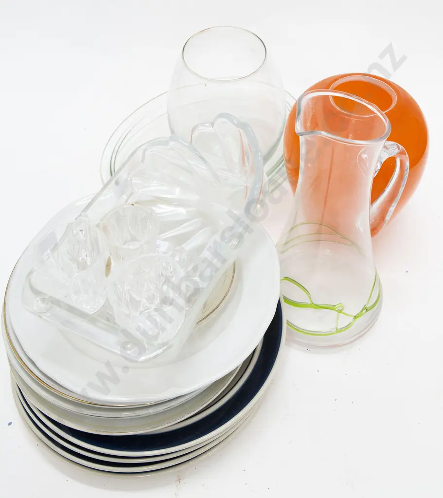 Box of Assorted China and Glassware Image 1++