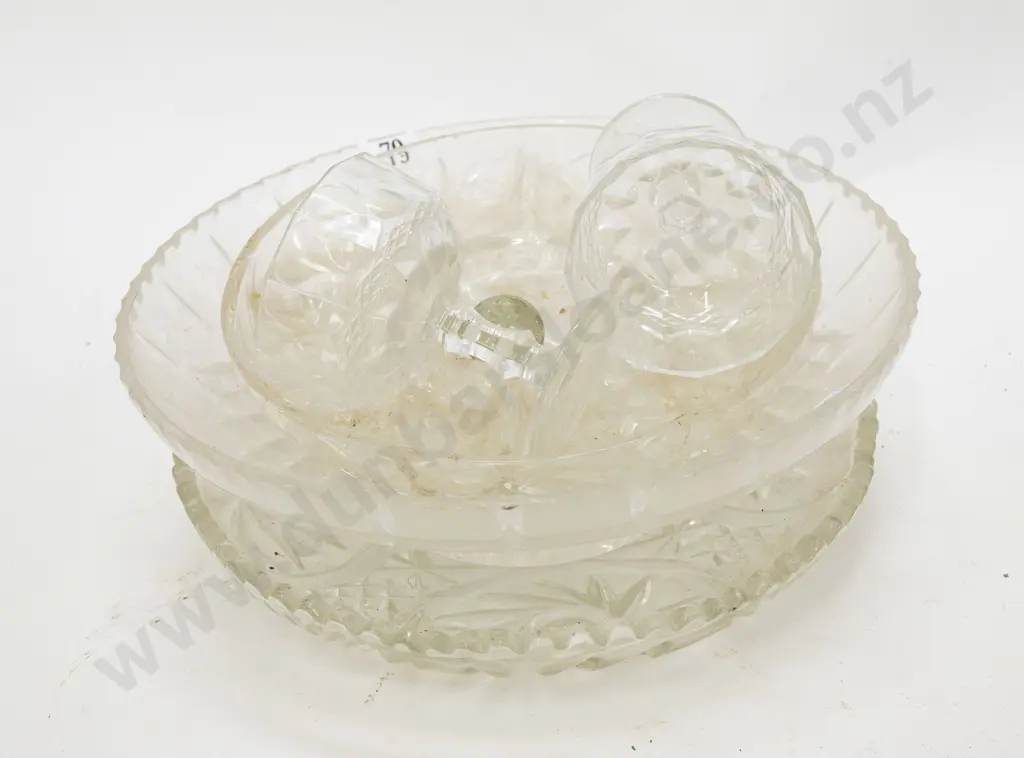 Five Pieces of Assorted Glassware Image 1++