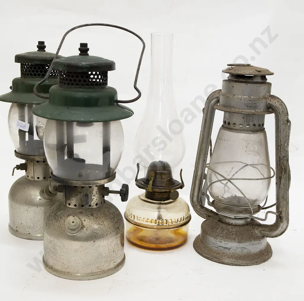 Four Assorted Vintage Lamps Image 1++