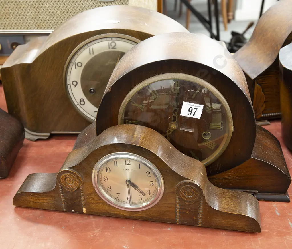 Three Oak Cased Mantel Clocks Image 1++