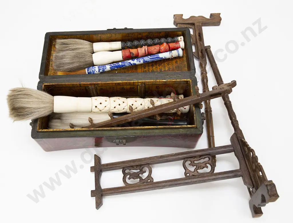 Lacquer Box with Resin Handles Brushes and Table Screen Frame (broken) Image 1++