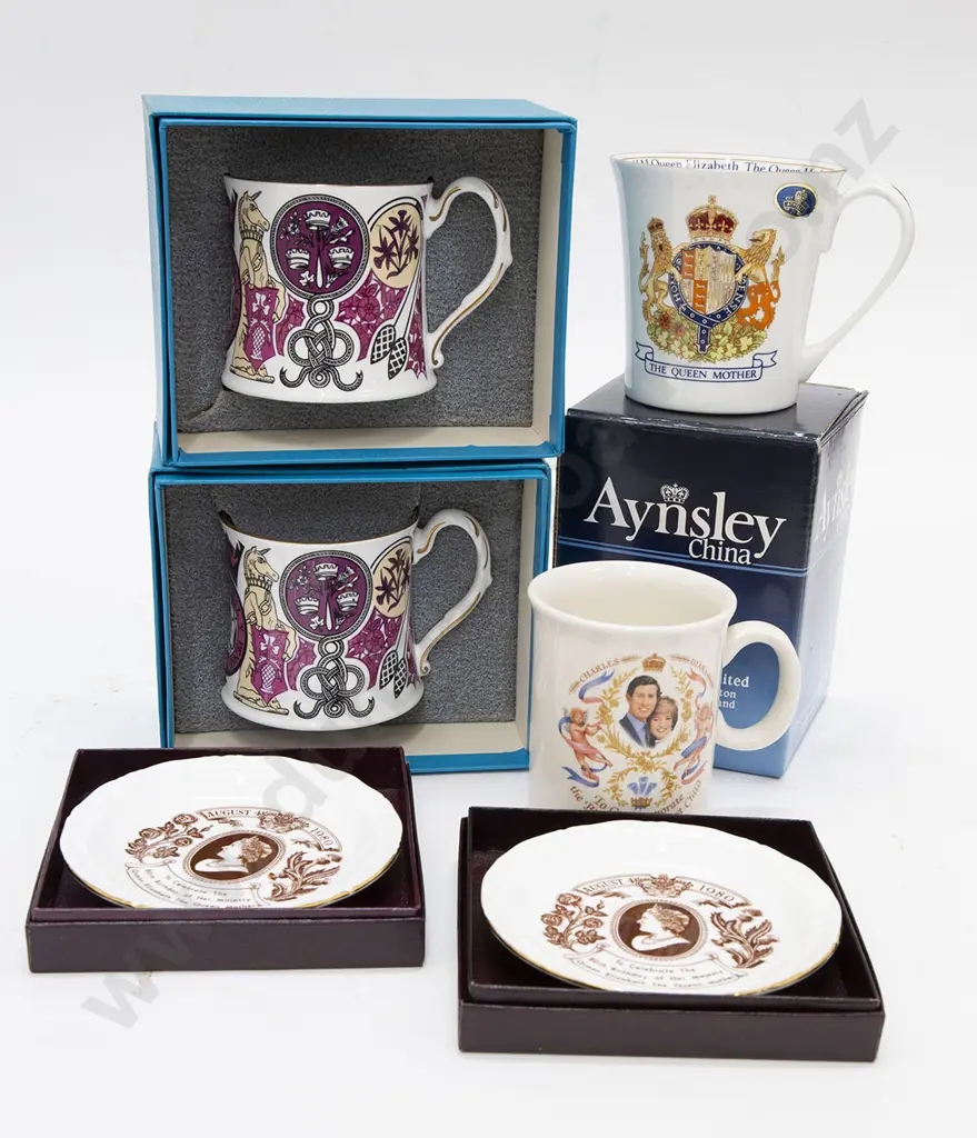 Five Pieces Royal Commemorative China Image 1++