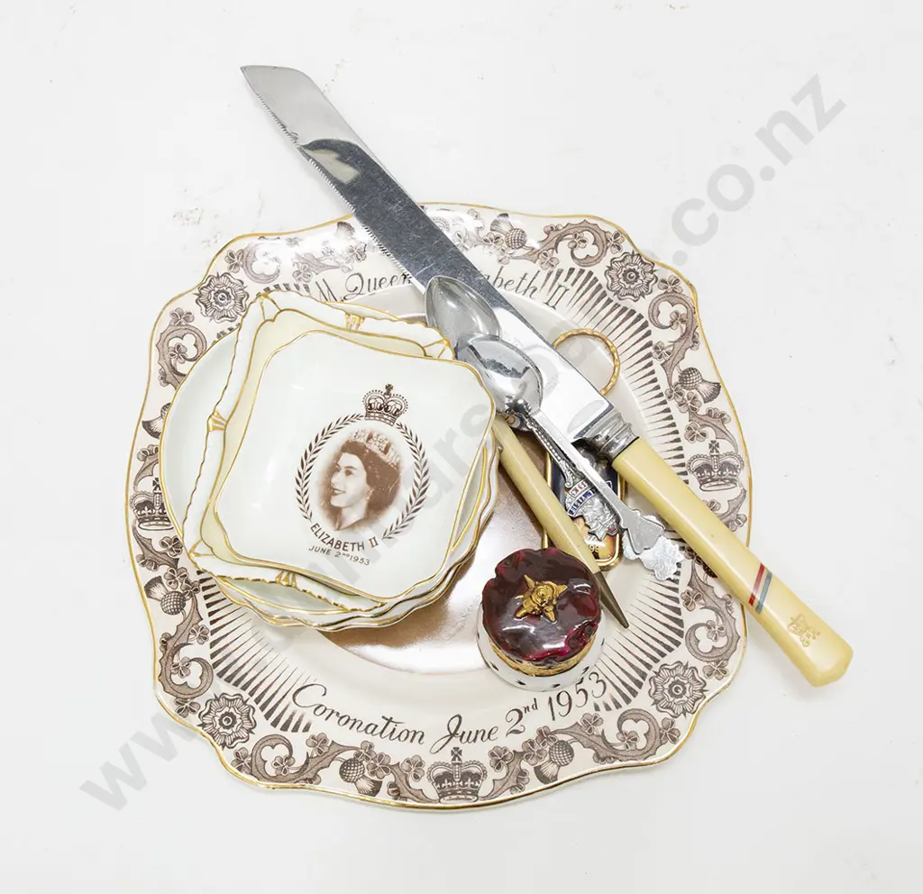 Royal Commemorative Dishes and Trinkets Image 1++