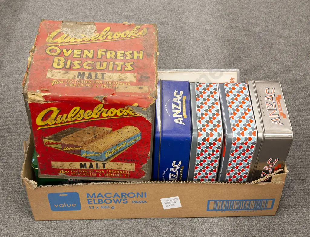 Collection Vintage Tins Image 1++