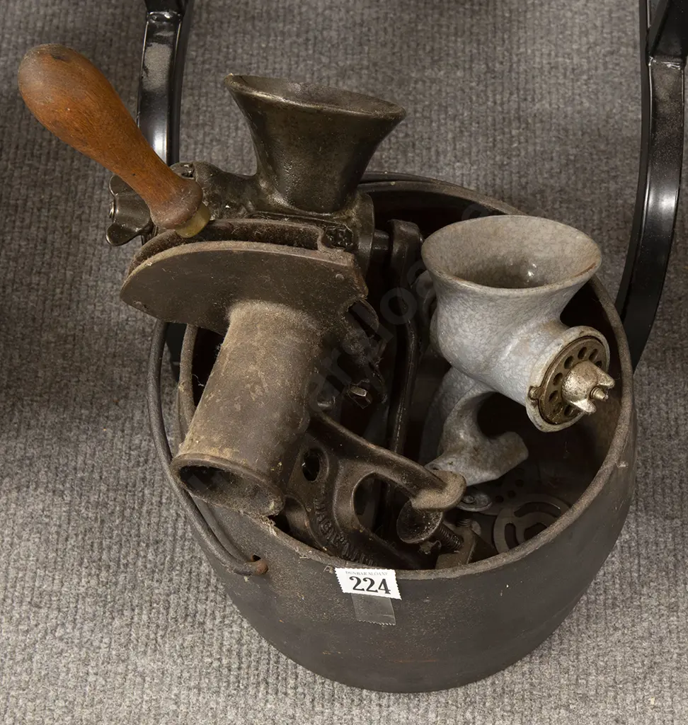 Colonial Cast Iron Cooking Pot and Mincers Image 1++