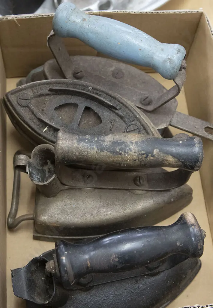 Four Colonial Irons Image 1++