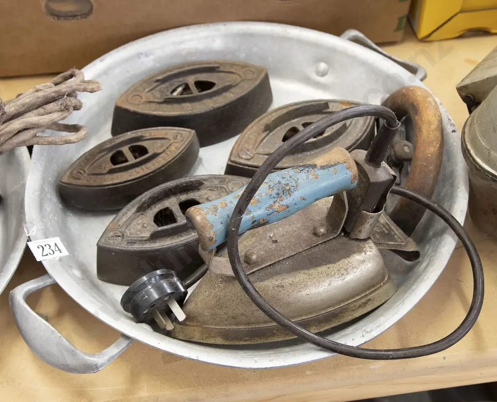 Five Colonial Irons Image 1++