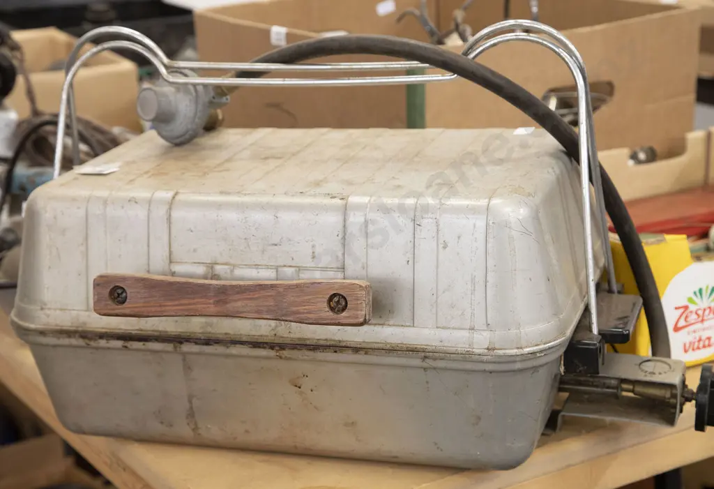 Mid 20th Century Camping Stove Image 1++