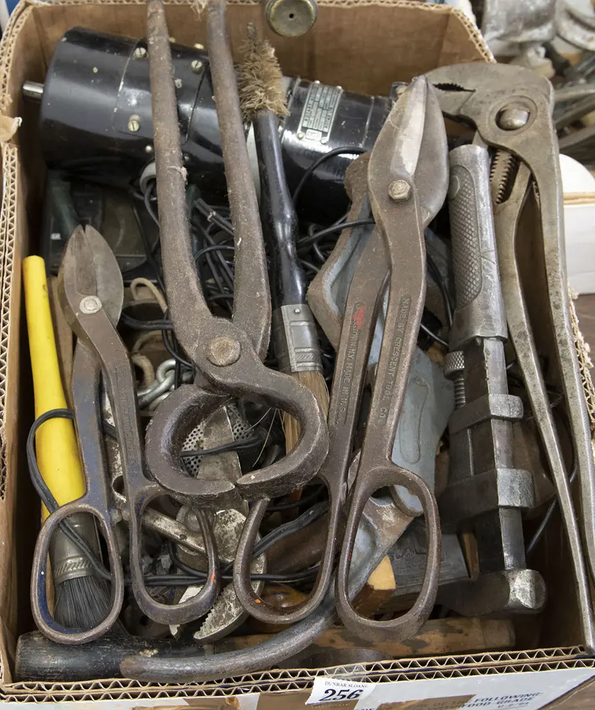 Carton of Vintage Wire Scissors and Pincers etc Image 1++