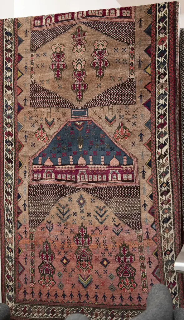 Vintage Persian Picture Rug Image 1++