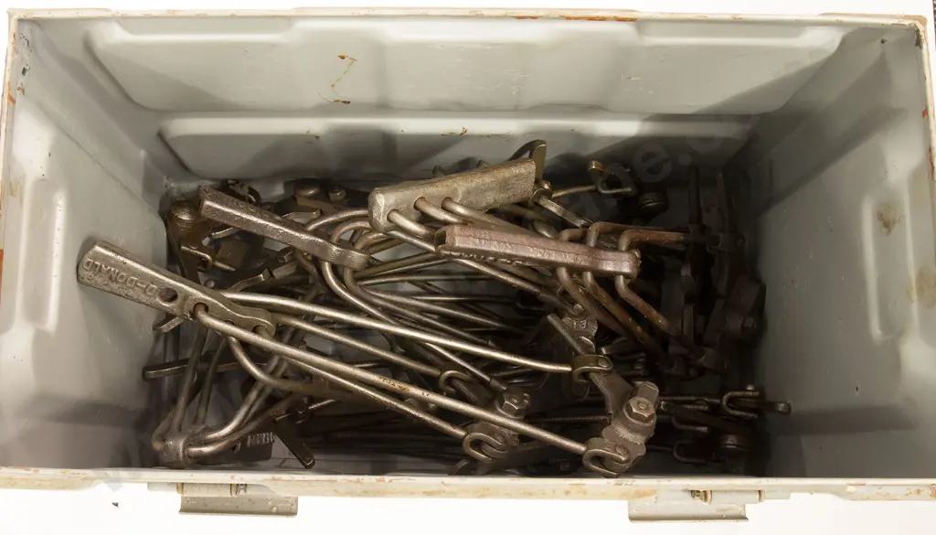 Qty Chain Wire Strainers Image 1++