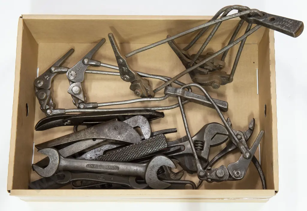 Assortment Steel Hand Tools and Wire Strainers Image 1++