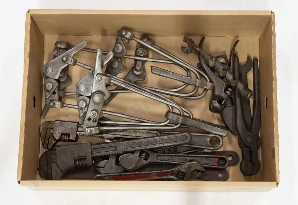 Assortment Steel Hand Tools and Wire Strainers Image 1++