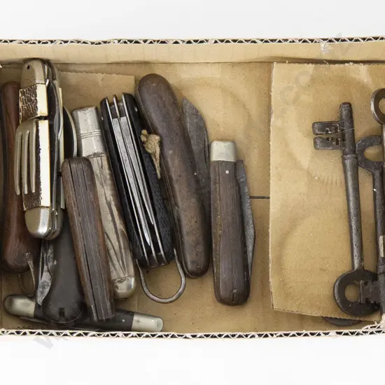 Qty Pocket Knives and Keys (11