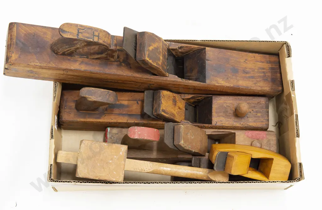 Five Various Wooden Planes and Mallet Image 1++