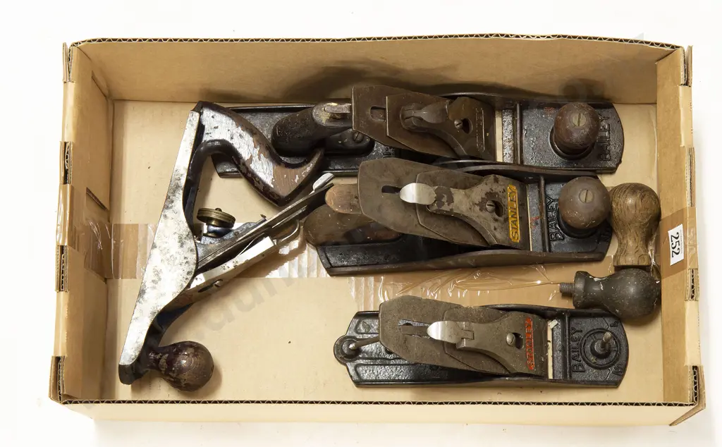 Four Woodworking Planes Image 1++