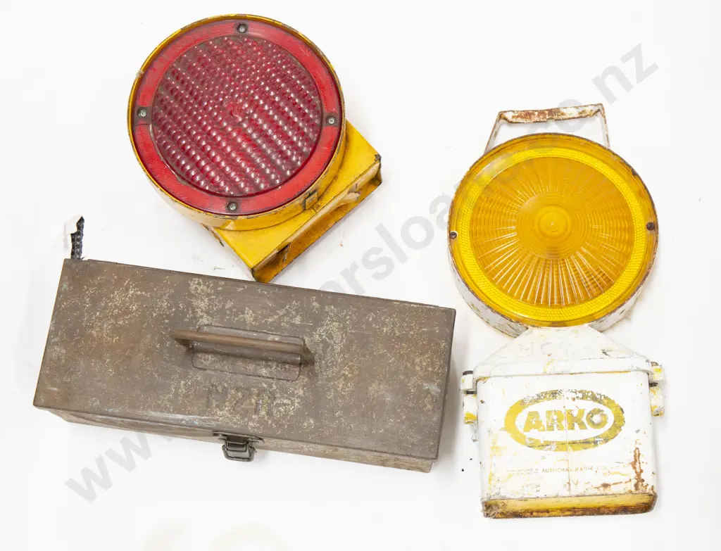 NZR Hand Held Tool Box and Two Warning Lights Image 1++