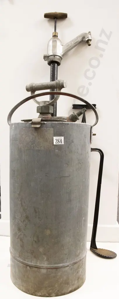 Large Galvanised Hand Held Tank with Tap and Pump Image 1++