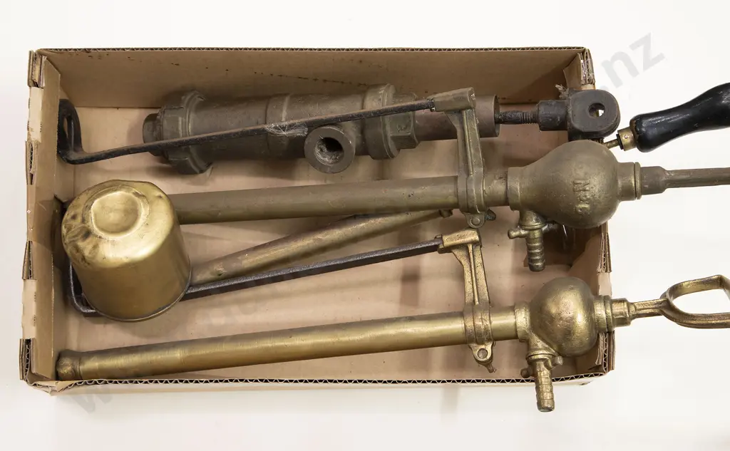 Two Hand Pumps Image 1++