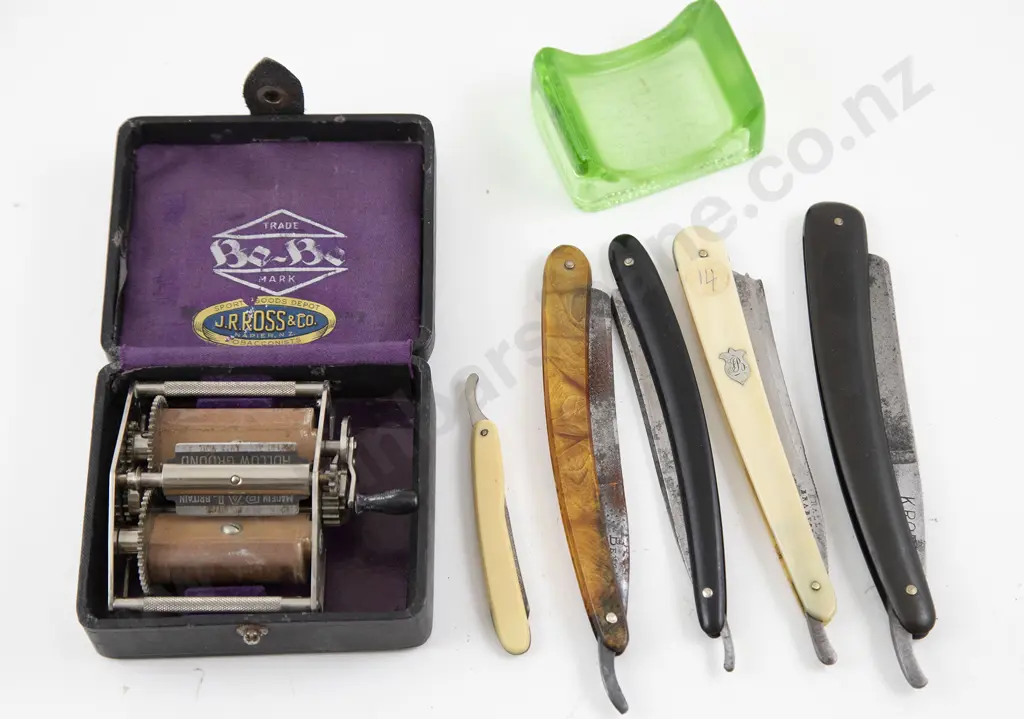 Five Antique Cut Throat Razors Image 1++