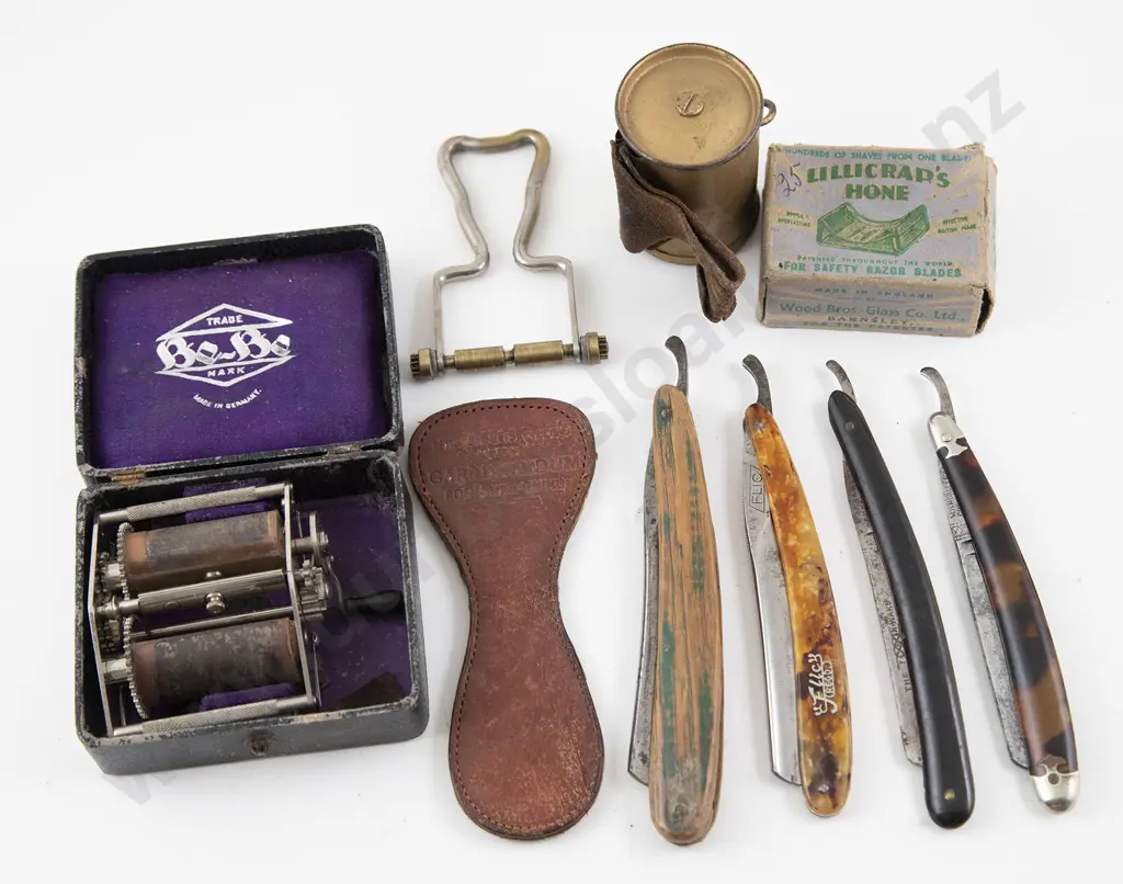 Four Antique Cut Throat Razors Image 1++