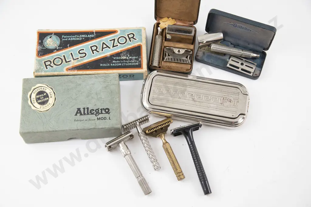 Collection of Razors Image 1++