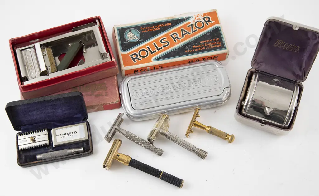 Collection of Razors Image 1++