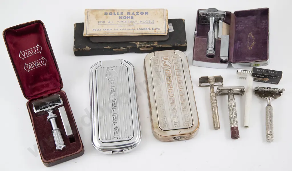 Collection of Razors Image 1++