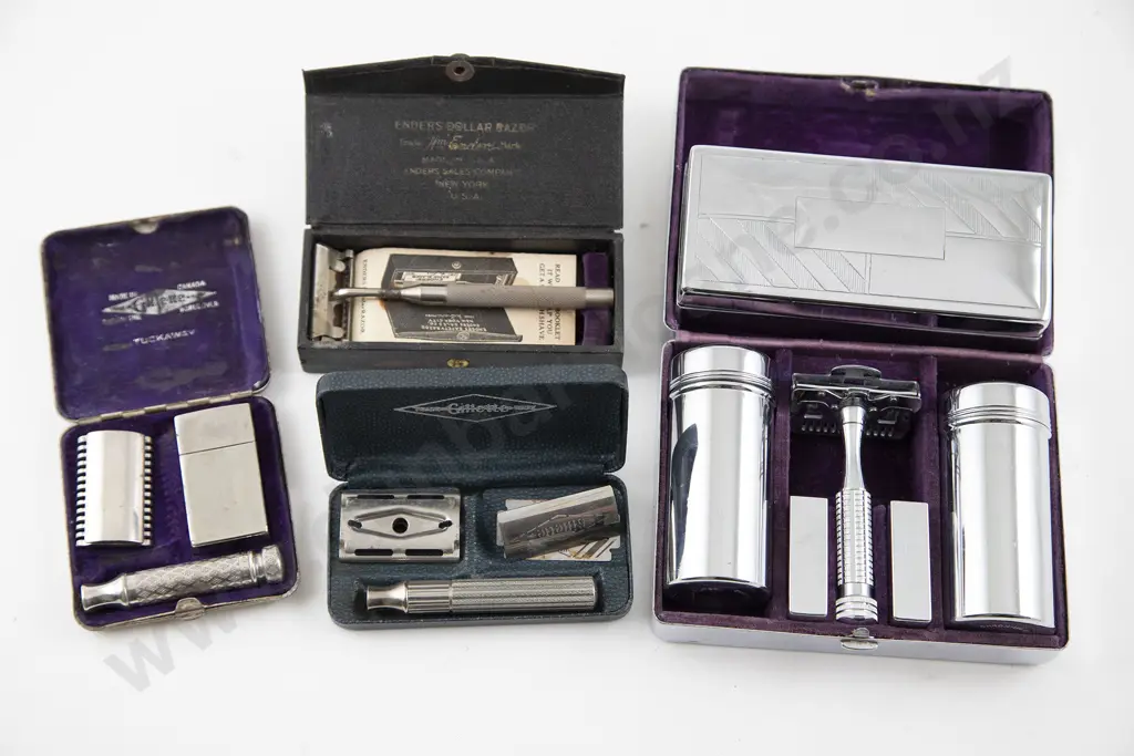 Ever Ready Shaving Set and Four Original Boxed Razors Image 1++