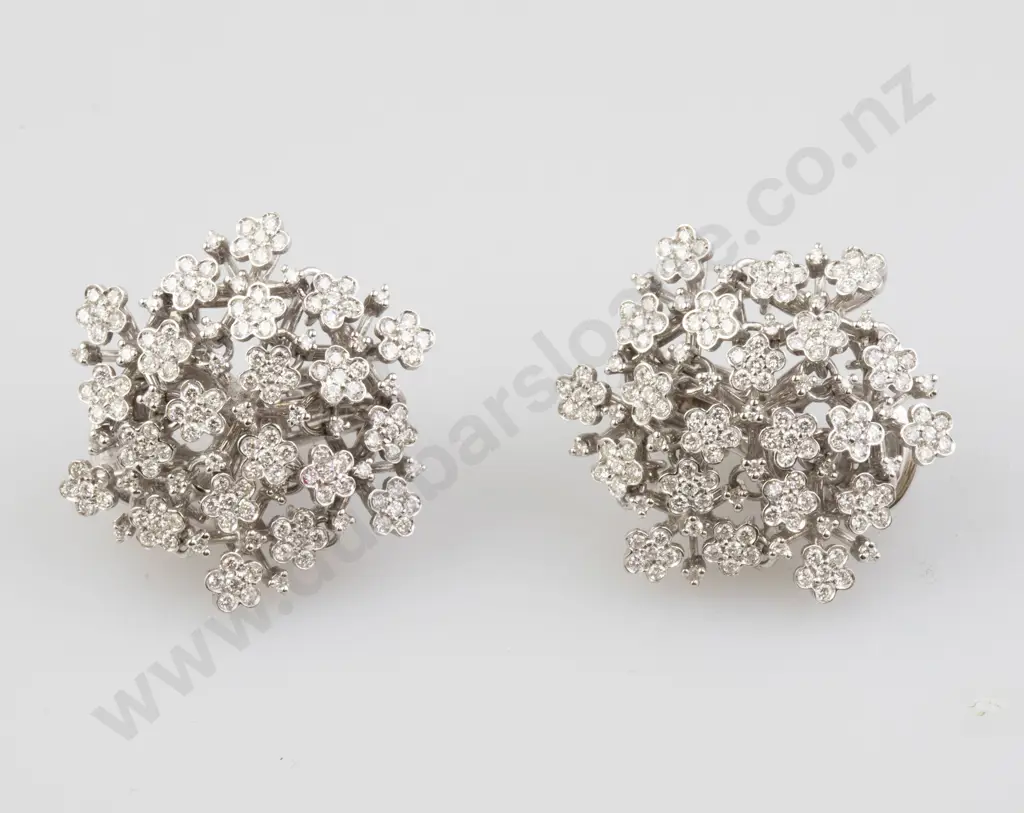 Pair Pasquale Bruni (Italy) 18ct White Gold Diamond Cluster Earrings Image 1++
