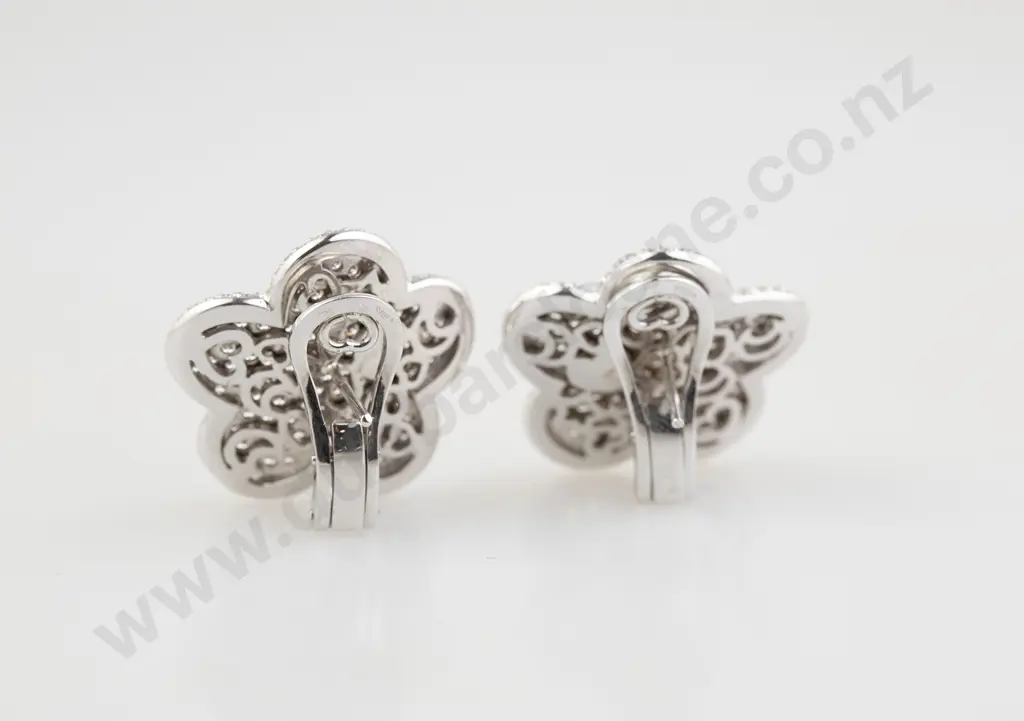 Pair Pasquale Bruni (Italy) 18ct White Gold Diamond Flower Head Earrings Image 1++