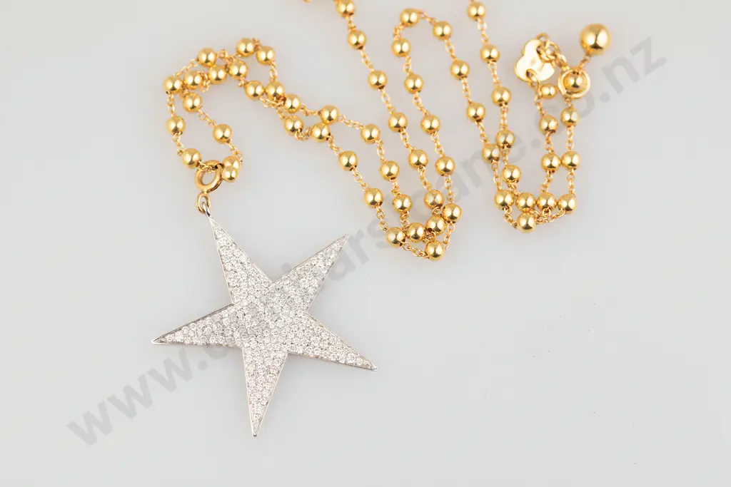 Pasquale Bruni (Italy) 18ct White Gold Diamond Star Pendant Image 1++