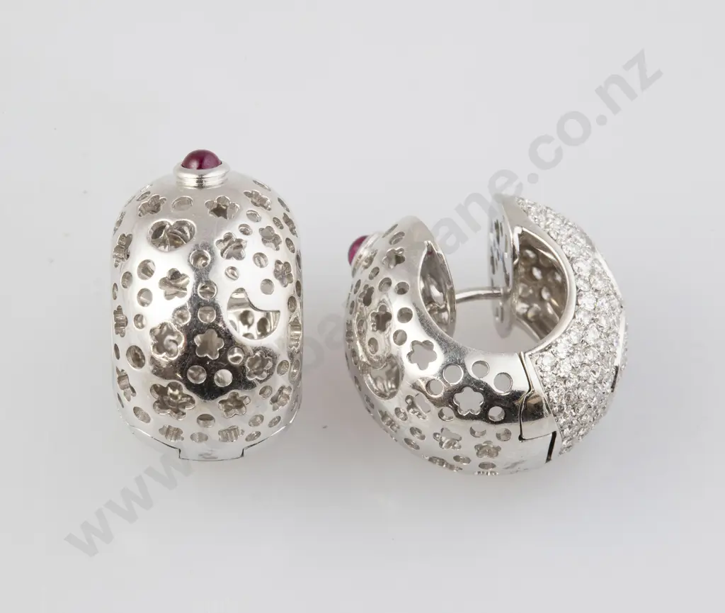 Pair Pasquale Bruni (Italy) 18ct White Gold Diamond Earrings Image 1++