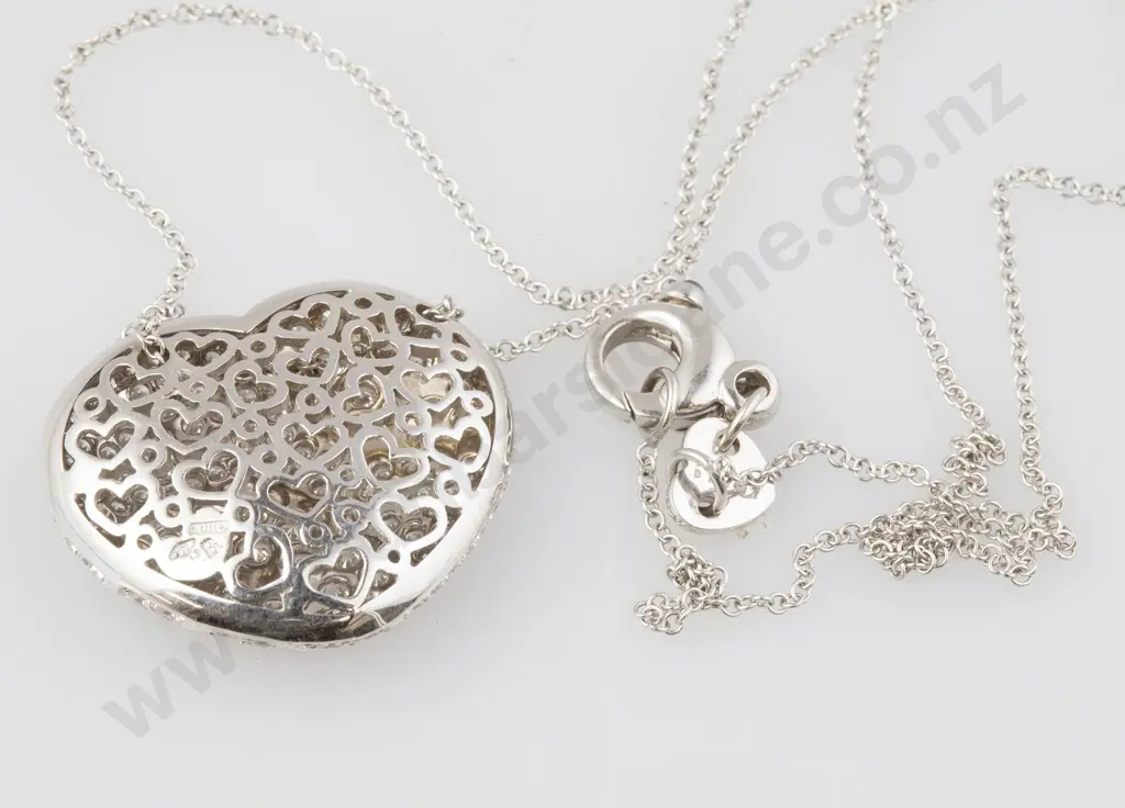 Pasquale Bruni (Italy) 18ct White Gold Diamond Heart Pendant Image 1++