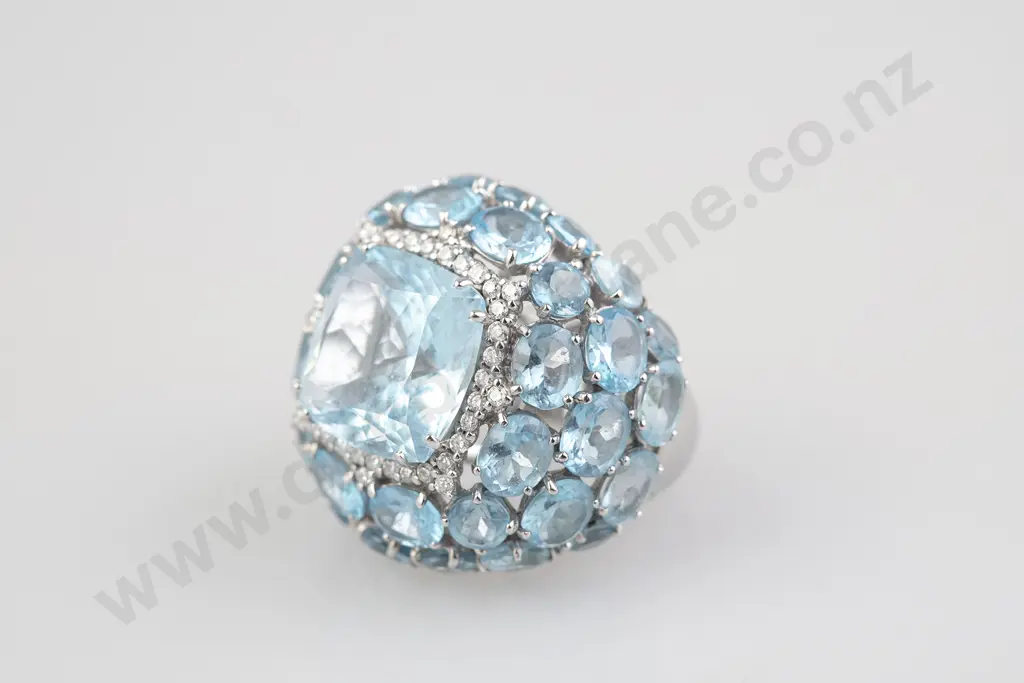 18ct White Gold Italian Topaz Cluster Dress Ring Image 1++