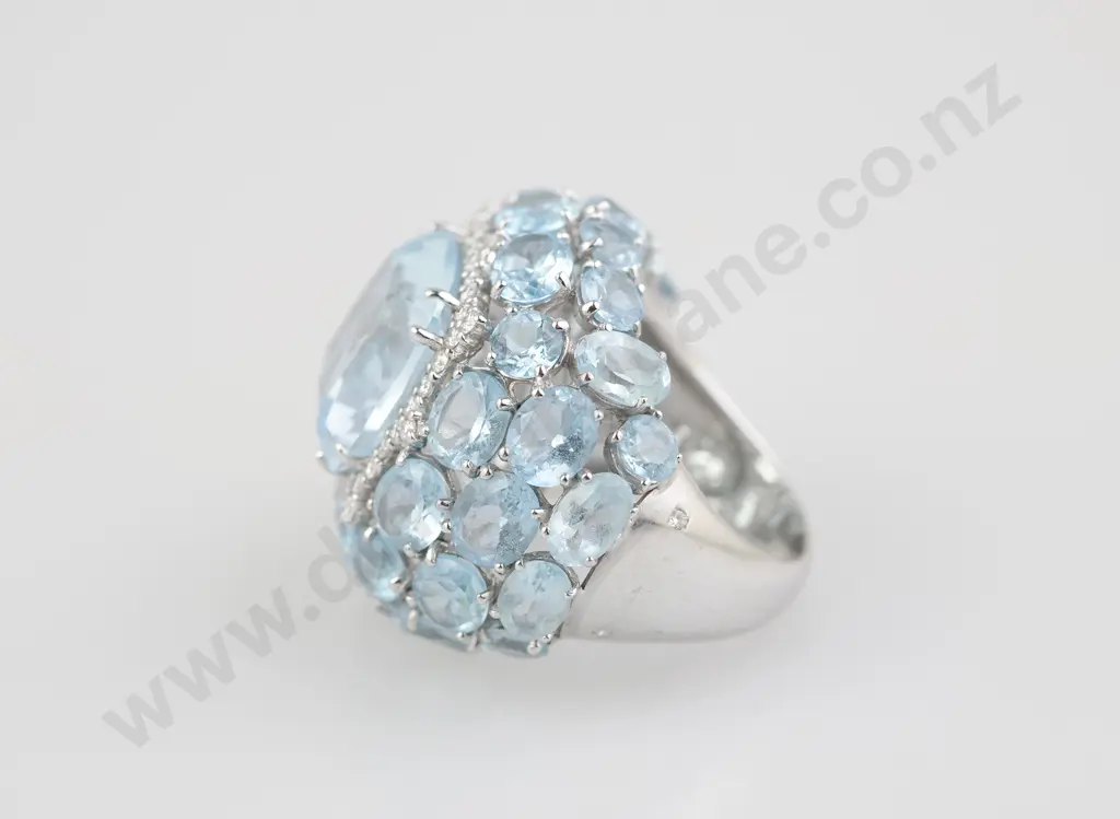 18ct White Gold Italian Topaz Cluster Dress Ring Image 1++